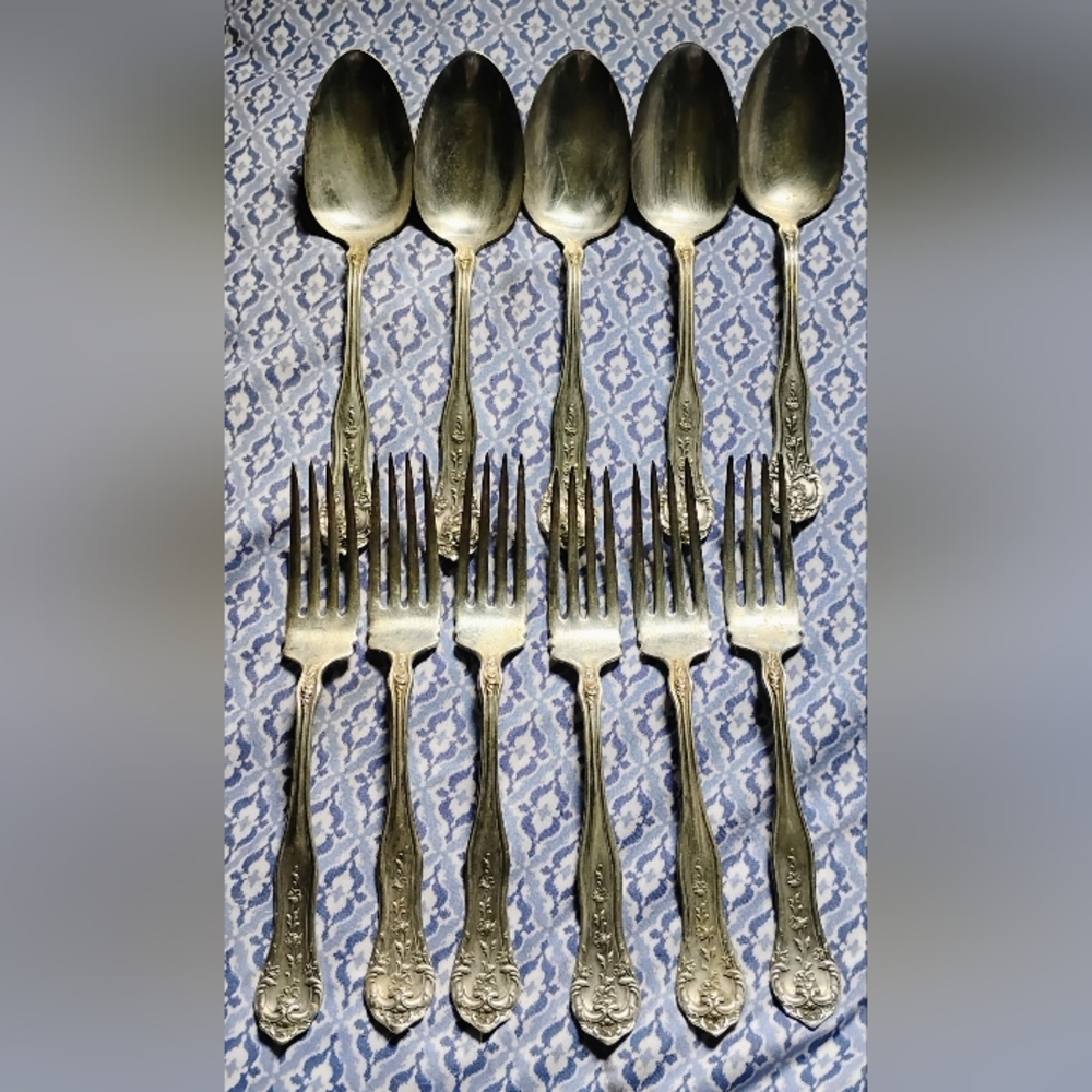 Antique Oneida Extra Coin Silverplate Forks & Spoons